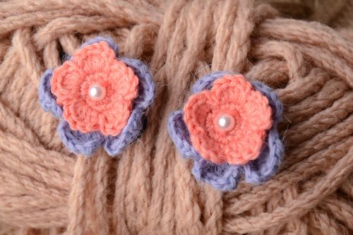 Pinces à cheveux avec fleurs tricotées au crochet faites main 2 pièces - MADEheart.com