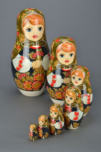 Russische Holzpuppe mit Petrykiwka-Malerei  - MADEheart.com