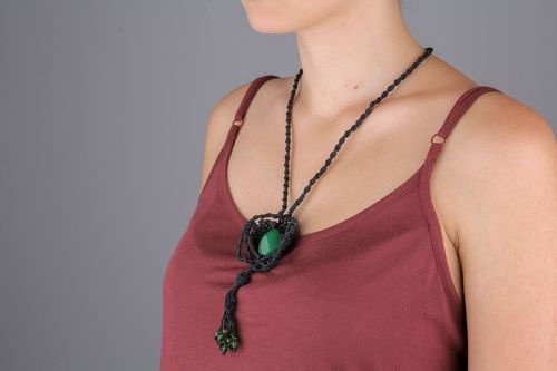 Pingente bonito na técnica de macramé - MADEheart.com