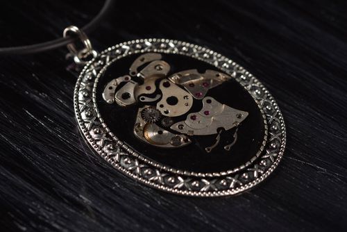 Colgante hecho a mano de resina epoxi bisutería artesanal regalo para mujer - MADEheart.com