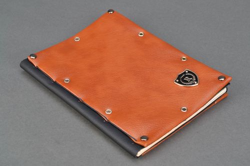 Bloc de notas original de cuero artificial con la funda marrón clara - MADEheart.com