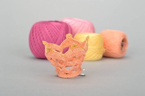 Crocheted hairpin in the shape of a crown - MADEheart.com