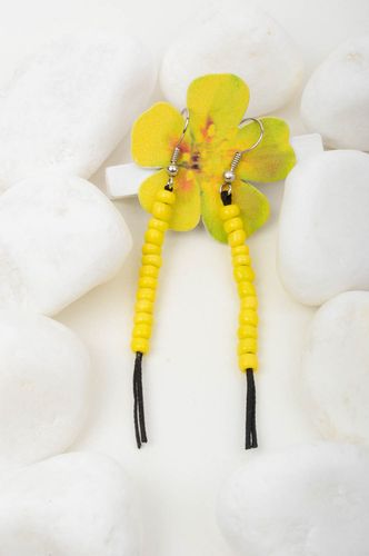 Pendientes de abalorios de moda amarillos regalo original bisutería artesanal - MADEheart.com