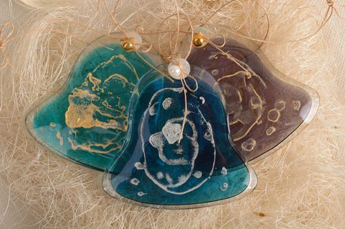 Handmade Deko Anhänger Set aus Glas 3 Stück Glöckchen in Fusing Technik - MADEheart.com