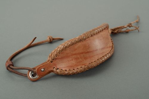 Homemade leather eyeglass case - MADEheart.com