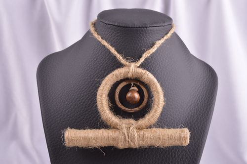 Colgante artesanal de bramante accesorio para mujer bisutería artesanal - MADEheart.com