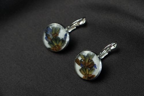 Earrings with lavender in the epoxy resin - MADEheart.com