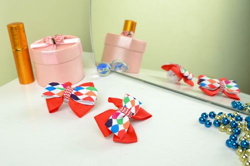 Hair ties with bows made of rep ribbons of red color - MADEheart.com