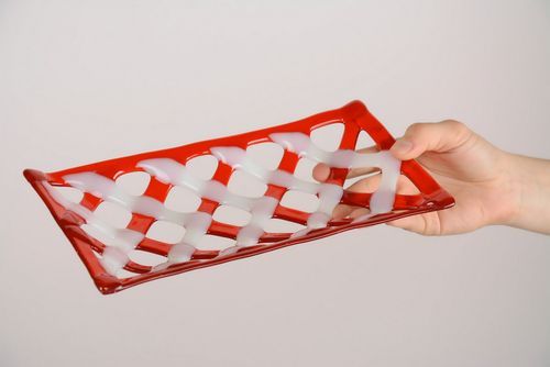 Rot-weißer Glasteller - MADEheart.com