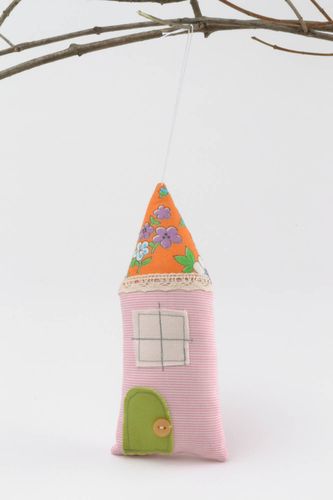 Giocattolo morbido a sospensione per bambini cuscino fatto a mano casetta - MADEheart.com