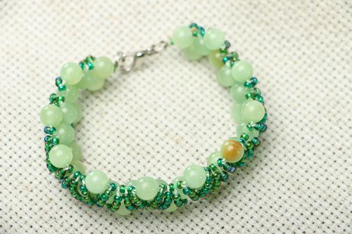 Bracelet artisanal en chrysolite fait main - MADEheart.com