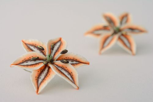 Pendientes hechos a mano con forma de flores - MADEheart.com