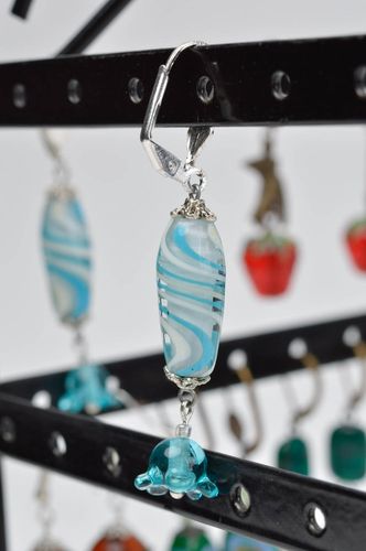 Handgemachte lange hellblaue Glas Ohrringe Damen Schmuck Accessoire für Frauen - MADEheart.com