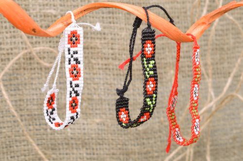 Conjunto de pulseras de abalorios 3 piezas roja negra y blanca artesanales bonitas - MADEheart.com