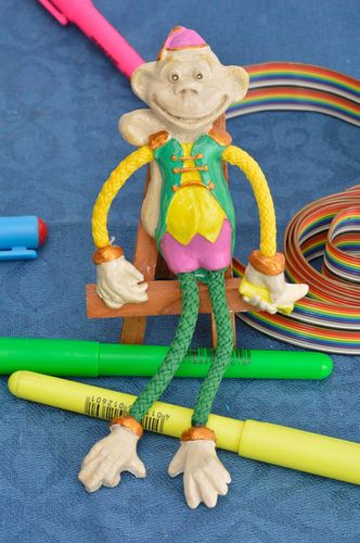 Imán de nevera artesanal souvenir original regalo personalizado Monito - MADEheart.com