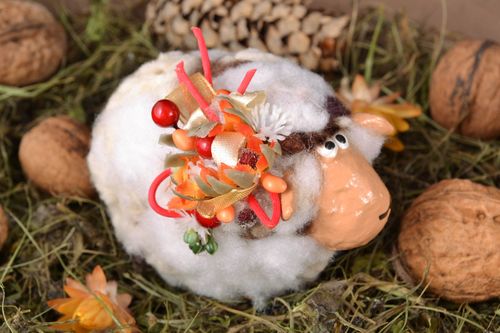 Statuetta pecorella di carta pesta fatta a mano figurina decorativa originale - MADEheart.com