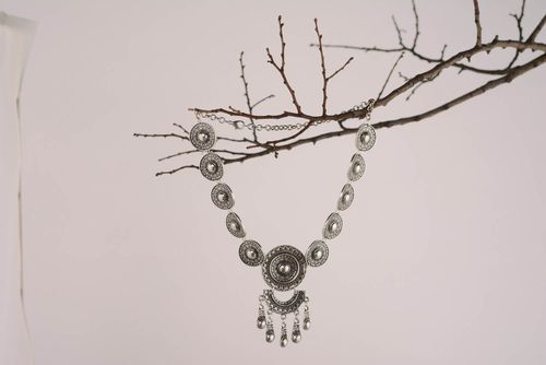 Fancy metal necklace - MADEheart.com