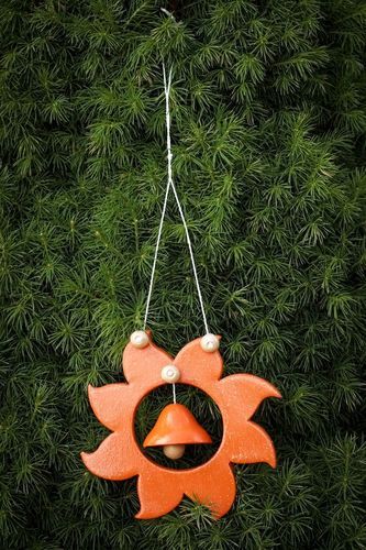 Colgante de interior “Sol con campanilla” anaranjada - MADEheart.com