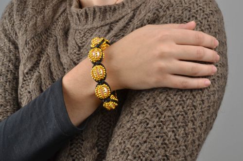 Bracelet tressé avec grandes perles jaunes  - MADEheart.com