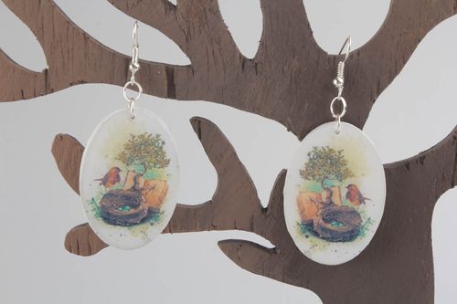 Brincos de madeira feitos à mão em técnica decoupage revestidos com resina epóxi - MADEheart.com