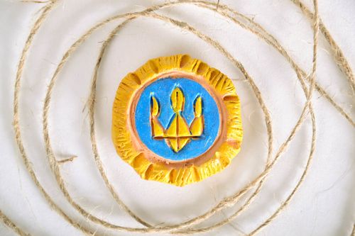 Imán decorativo para la nevera con símbolos ucranianos - MADEheart.com