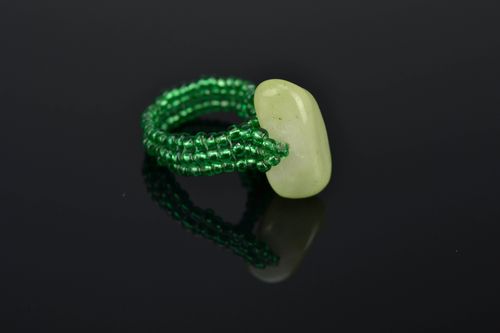 Green beaded ring with onyx - MADEheart.com