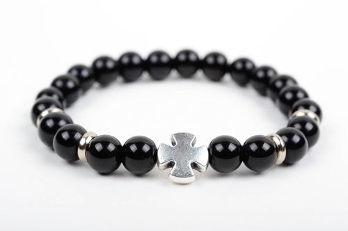 Bracelet noir de perles en pierre naturelle accessoire original fait main - MADEheart.com