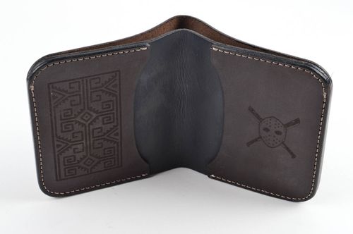 Billetera para hombre hecha a mano accesorio de cuero regalo original  - MADEheart.com