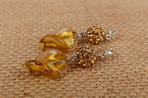 Lange Ohrringe mit Anhängern aus venezianischem Glas schön handmade für Damen - MADEheart.com