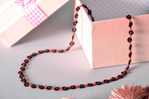 Collar de abalorios rojinegro - MADEheart.com
