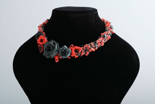 Collar original de arcilla polimérica Rojo y Negro - MADEheart.com