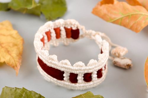 Pulsera trenzada hecha a mano macramé accesorio para mujer joya original - MADEheart.com