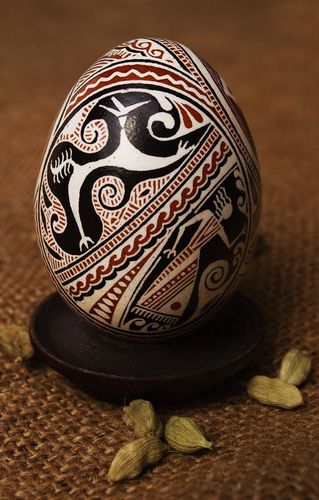 Chicken Easter egg with ethnic motives - MADEheart.com