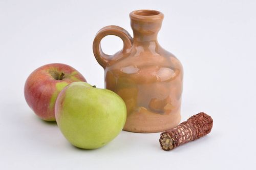 Ceramic 40 oz wine carafe, wine pitcher with handle and cork lid 5,12 inches, 1,6 lb - MADEheart.com