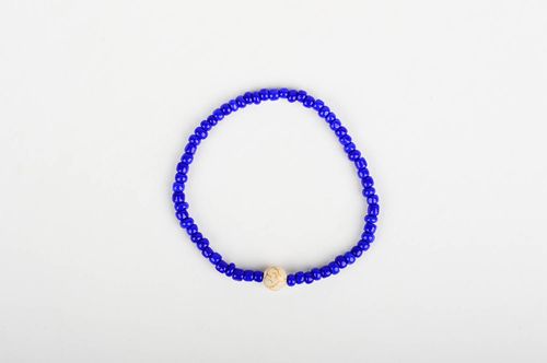 Dark blue beads handmade wrist adjustable bracelet with beige centerpiece large bead - MADEheart.com