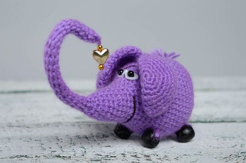 Peluche tricotée au crochet faite main Éléphant - MADEheart.com