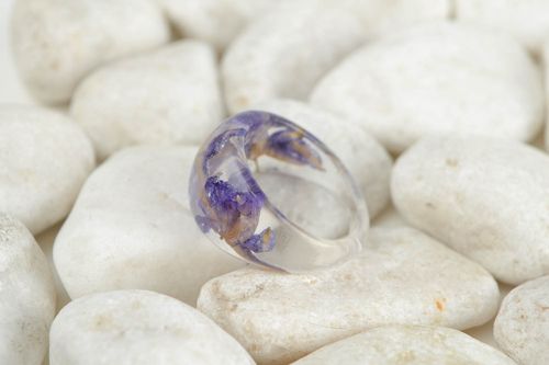 Кольцо ручной работы кольцо из эпоксидной смолы кольцо с цветами фиолетовое - MADEheart.com