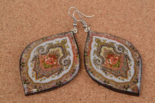 Pendientes de arcilla polimérica con estampado floral de decoupage artesanales - MADEheart.com