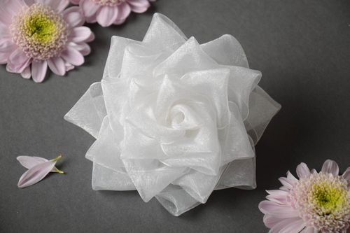 Elastico per capelli con fiori fatto a mano elastico bello bianco di nastri - MADEheart.com