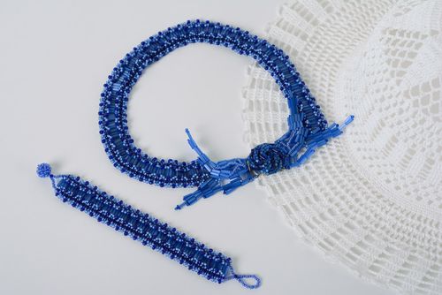 Conjunto de joyas de abalorios artesanales pulsera y collar azules - MADEheart.com
