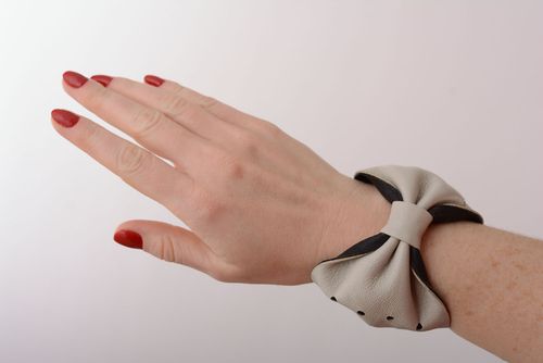 Handgemachtes Armband aus Leder (Frauen Armband) - MADEheart.com