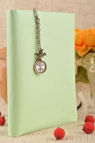 Separador de páginas hecho a mano regalo original marcapáginas de metal plateado - MADEheart.com