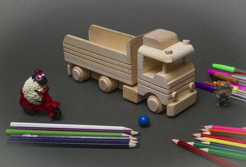 Wooden toy truck - MADEheart.com