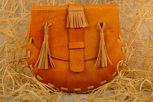 Kleine Umhängetasche handgeschaffen Leder Damentasche stilvolles Mode Accessoire - MADEheart.com