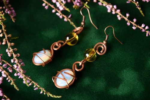 Unusual handmade wire wrap metal earrrings fashion trends beaded earrings - MADEheart.com