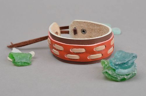 Pulsera de cuero hecha a mano regalo original brazalete artesanal para mujer - MADEheart.com