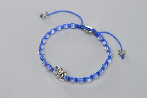 Blaues handmade Armband aus Glasperlen und Schnur blau Amulett - MADEheart.com