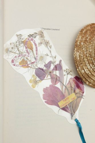 Beautiful handmade flower bookmark oshibana art handmade accessories ideas - MADEheart.com