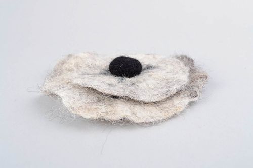 Brooch made of felted wool Grey Flower - MADEheart.com
