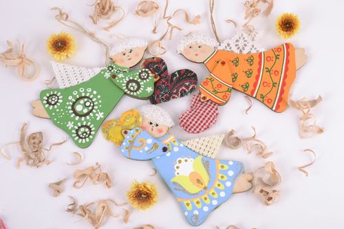 Suspension décorative anges en bois aromatiques avec herbes faite main - MADEheart.com